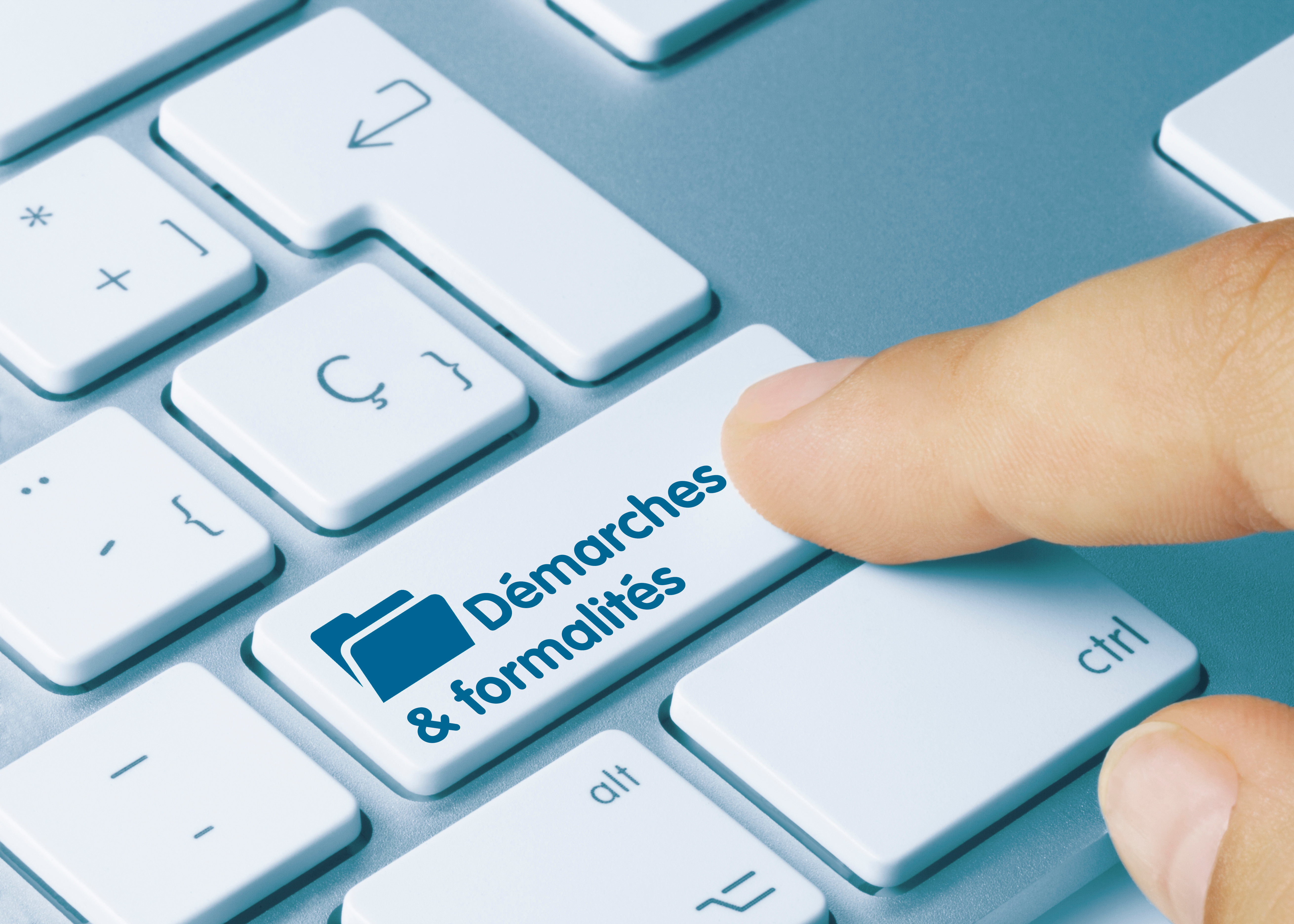 clavier d'ordinateur avec touche démarches administratives pour une entreprise